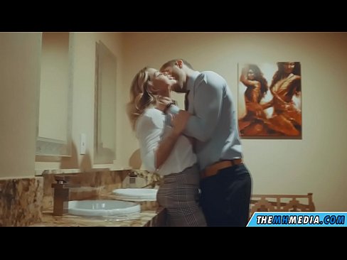 ❤️ Xa i-blonde ene-busty ikuhenda kwindlu yangasese yoluntu Amanyala kwi-xh.fullpornercom.ru
